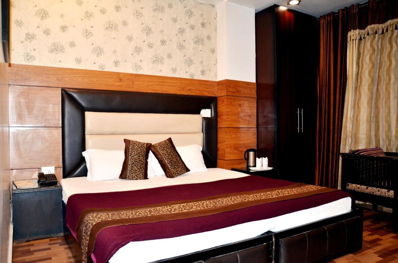 Hotel B.R. Inn Panipat Экстерьер фото