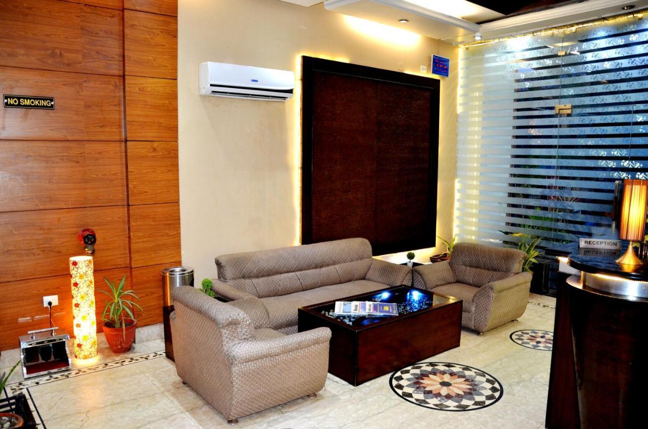 Hotel B.R. Inn Panipat Экстерьер фото