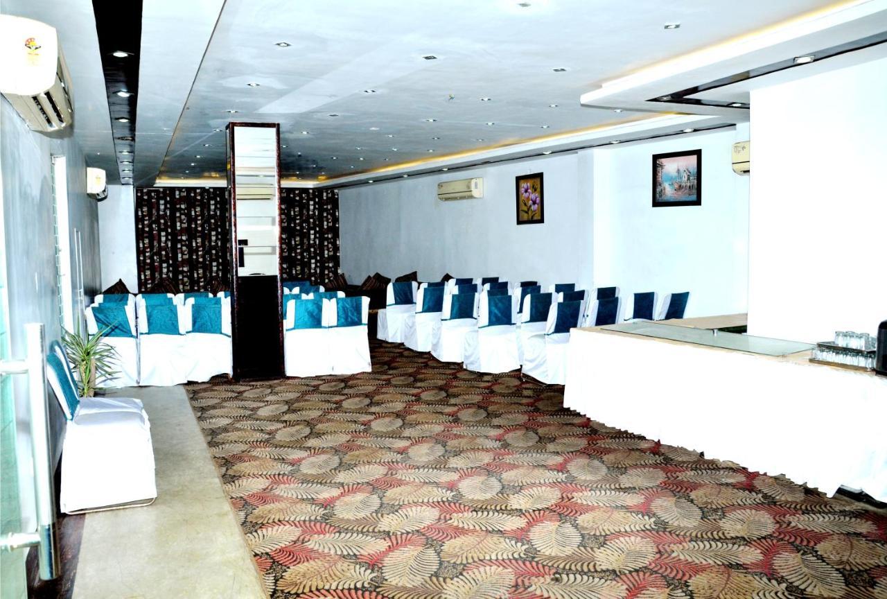 Hotel B.R. Inn Panipat Экстерьер фото