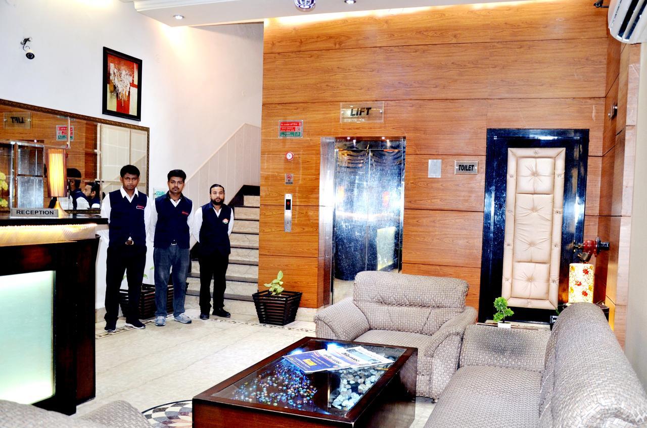 Hotel B.R. Inn Panipat Экстерьер фото