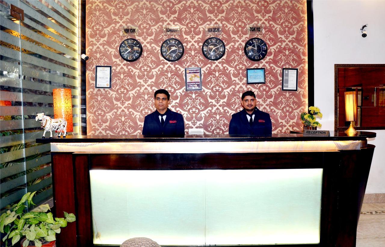 Hotel B.R. Inn Panipat Экстерьер фото