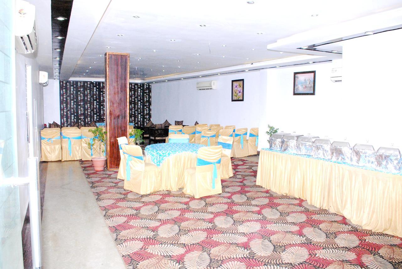 Hotel B.R. Inn Panipat Экстерьер фото