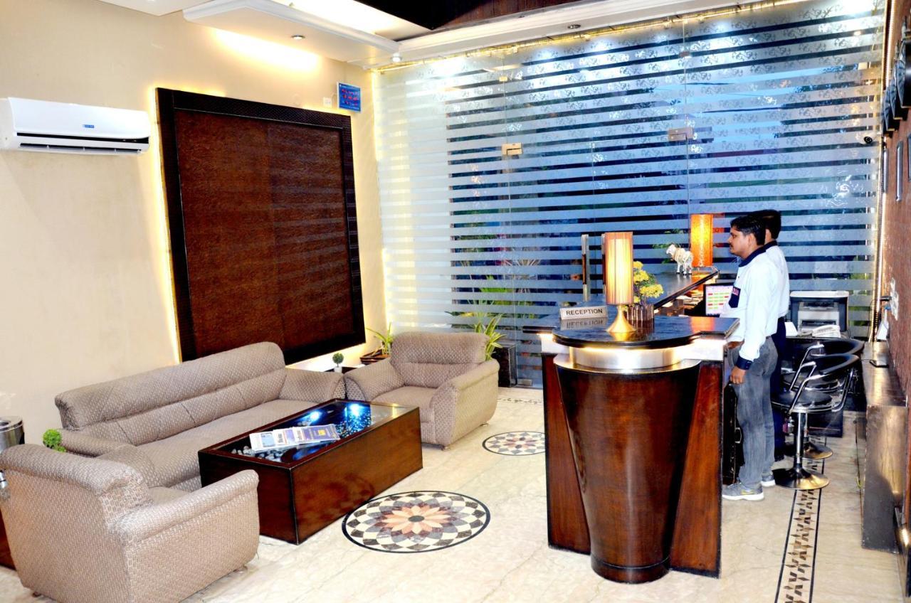 Hotel B.R. Inn Panipat Экстерьер фото